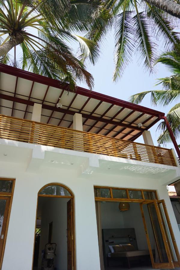 Parasol doré Dickwella Exterior foto